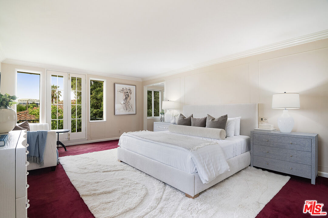 1259 N Doheny Dr