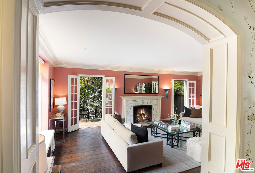 1259 N Doheny Dr