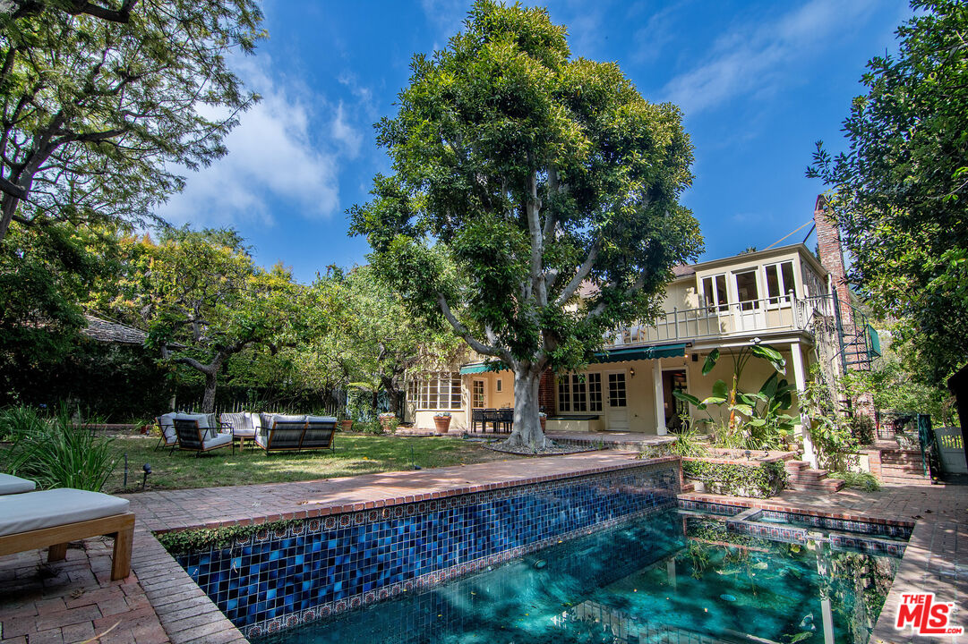 1259 N Doheny Dr