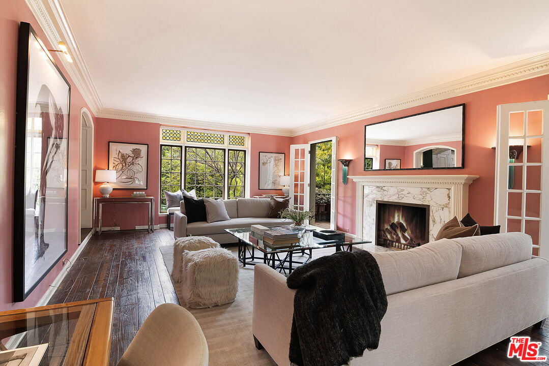 1259 N Doheny Dr