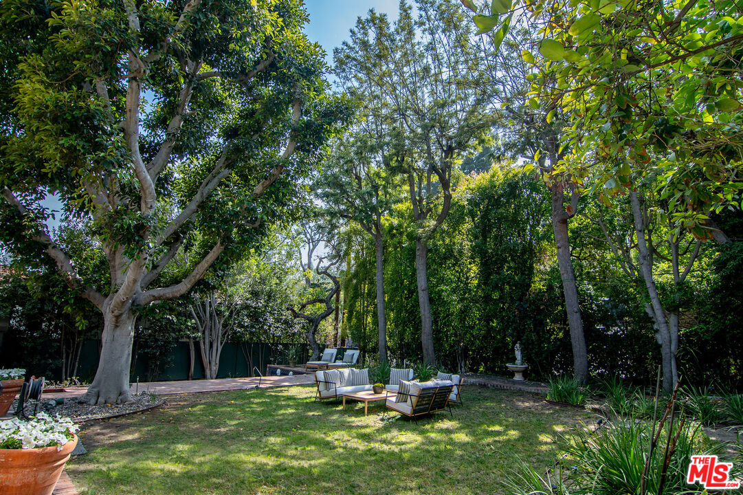 1259 N Doheny Dr