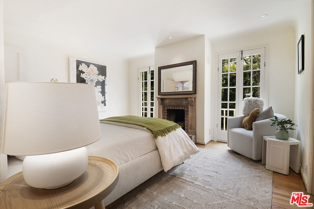 1259 N Doheny Dr