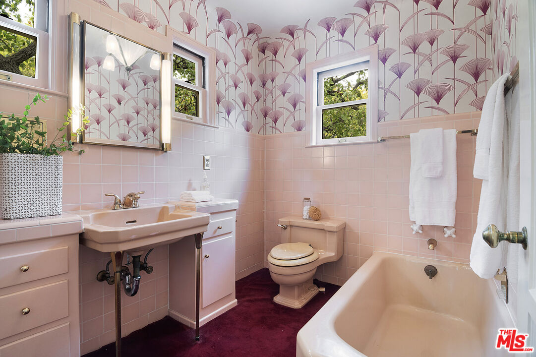 1259 N Doheny Dr