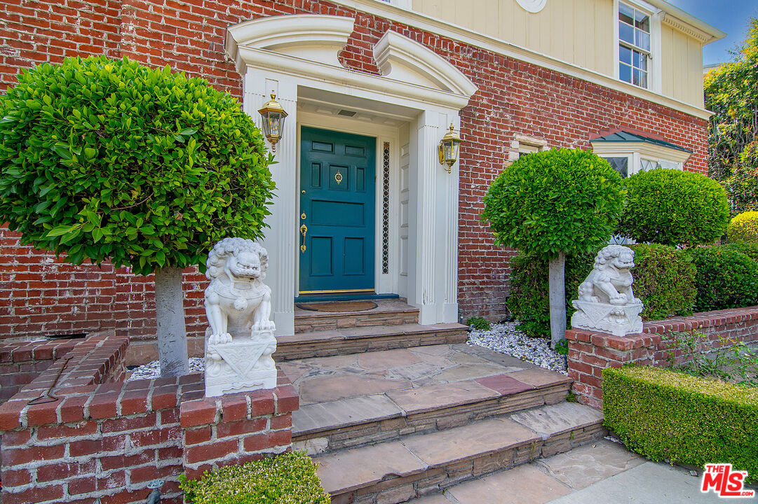 1259 N Doheny Dr
