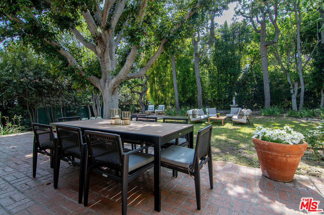 1259 N Doheny Dr