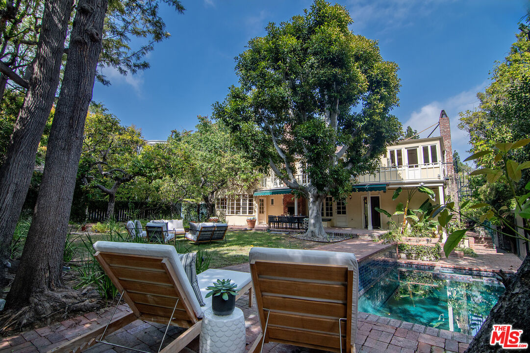 1259 N Doheny Dr