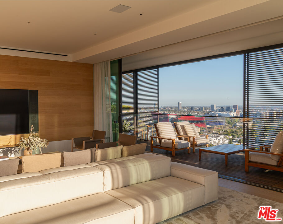 9040 W Sunset Blvd Unit: 1001