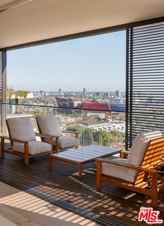 9040 W Sunset Blvd Unit: 1001