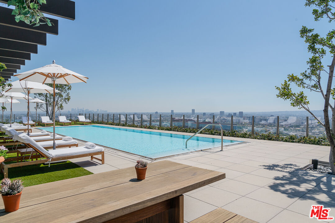 9040 W Sunset Blvd Unit: 1001