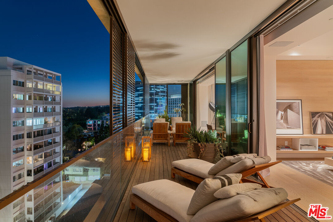 9040 W Sunset Blvd Unit: 1001
