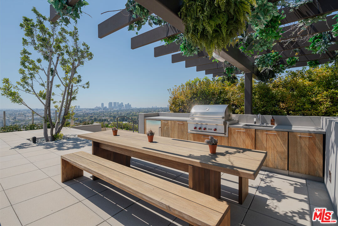 9040 W Sunset Blvd Unit: 1001
