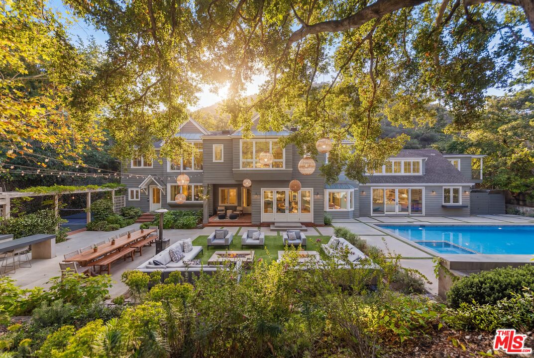 2600 Mandeville Canyon Rd