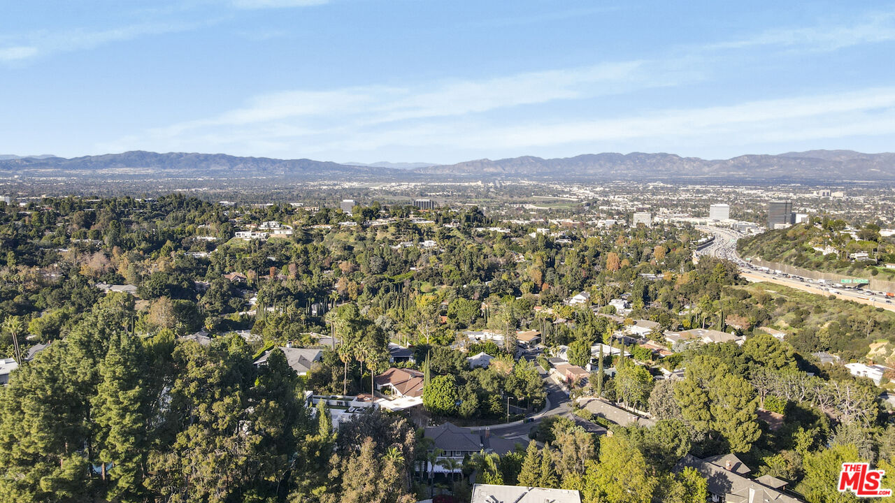 3690 Crownridge Dr