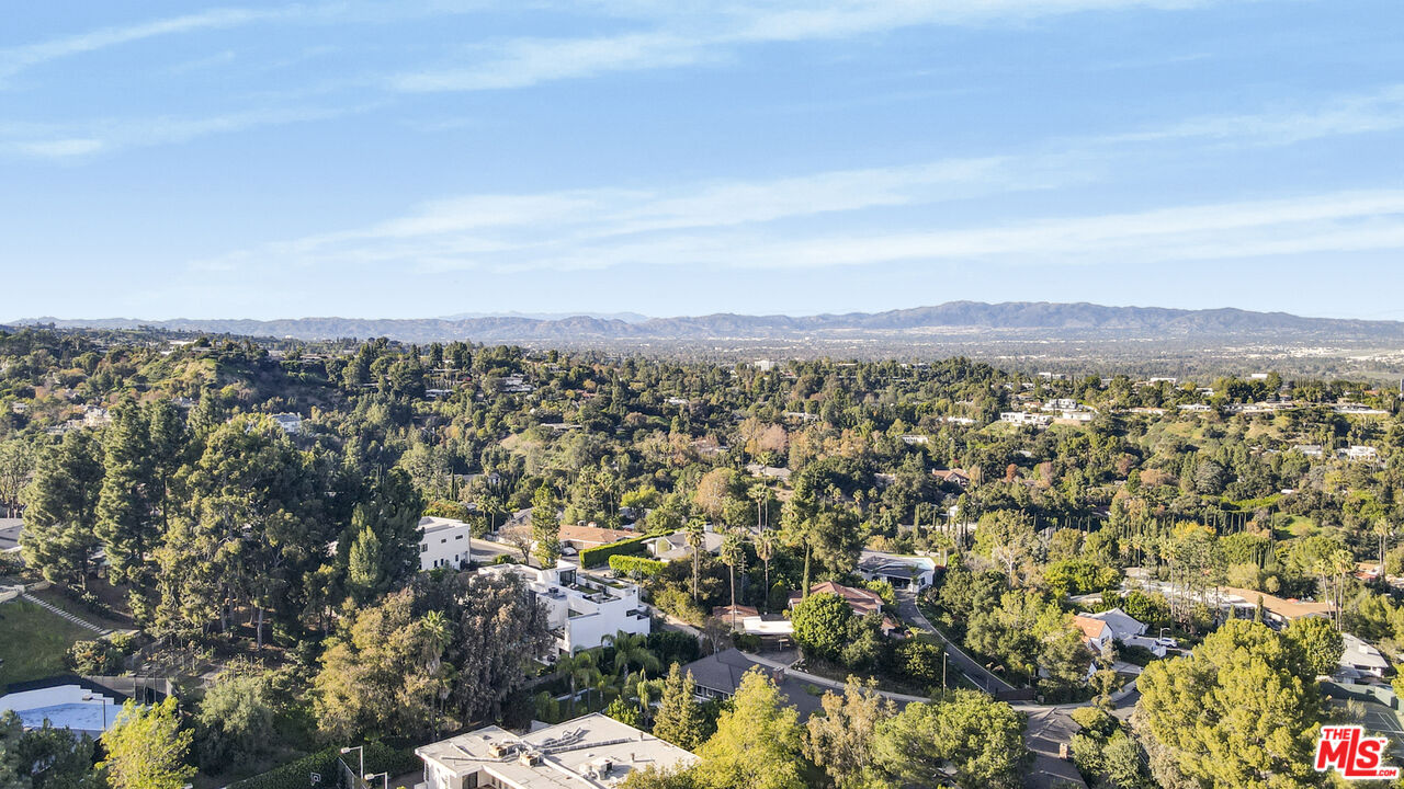 3690 Crownridge Dr