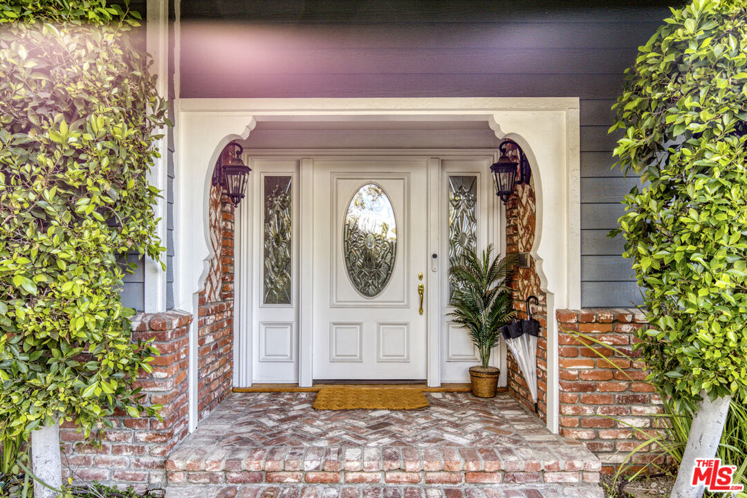 3690 Crownridge Dr