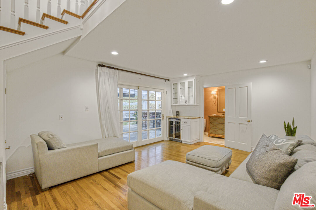 3690 Crownridge Dr