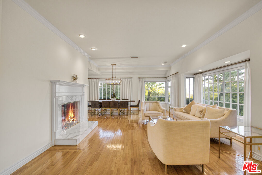 3690 Crownridge Dr