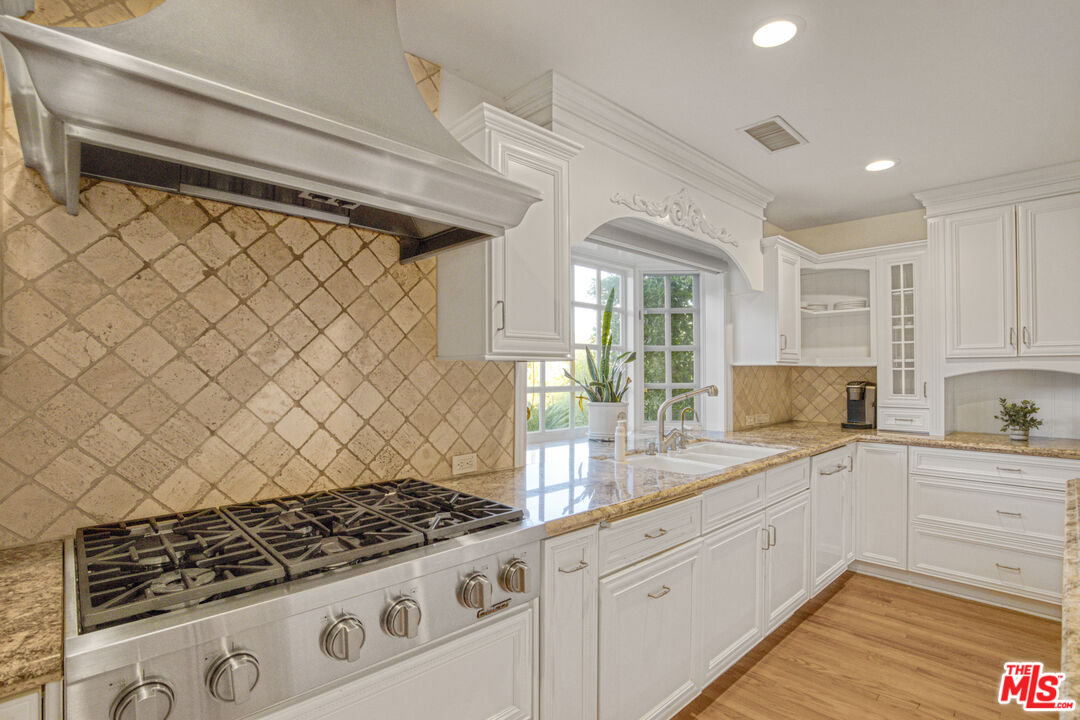 3690 Crownridge Dr