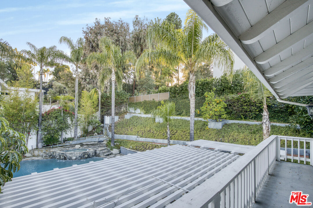 3690 Crownridge Dr