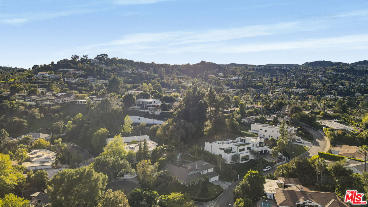 3690 Crownridge Dr