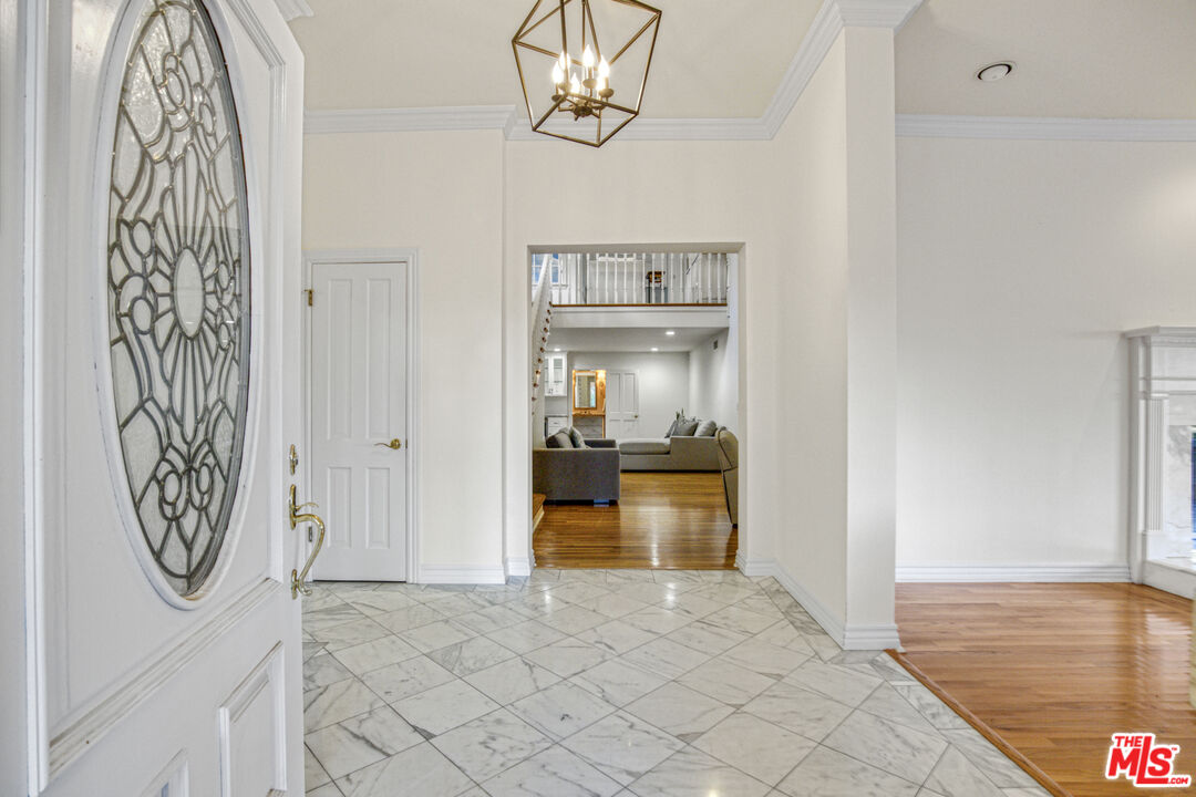 3690 Crownridge Dr
