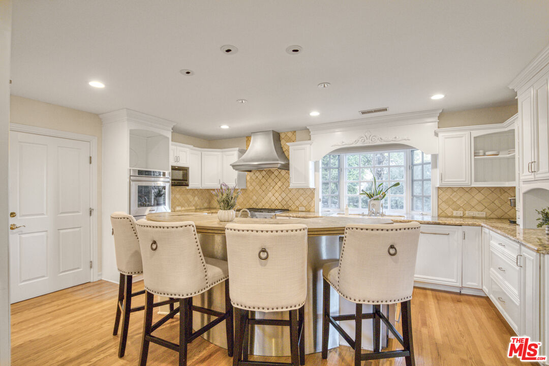 3690 Crownridge Dr