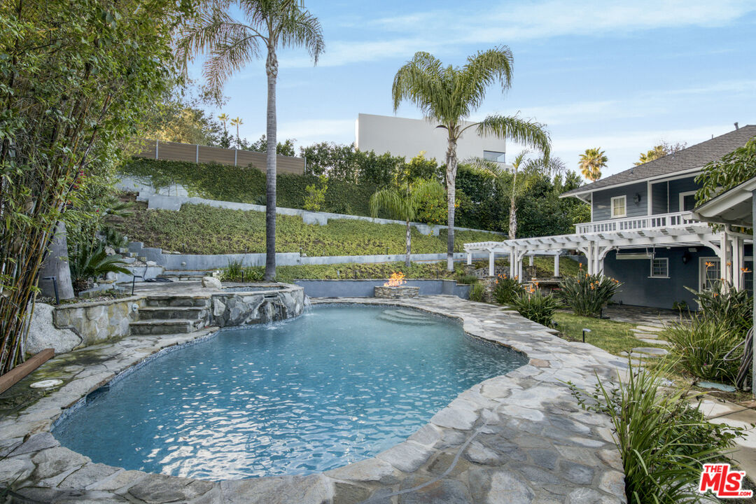 3690 Crownridge Dr