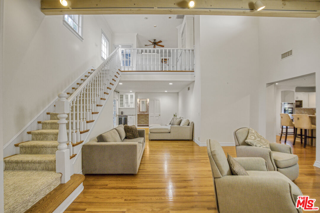 3690 Crownridge Dr