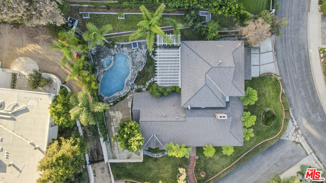 3690 Crownridge Dr