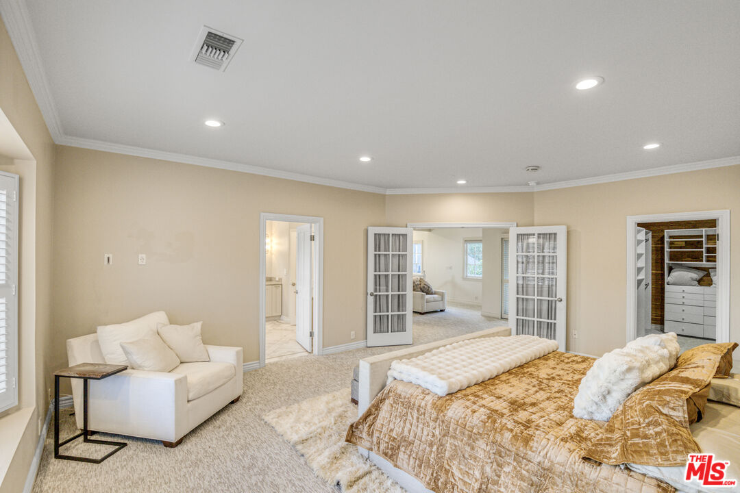 3690 Crownridge Dr