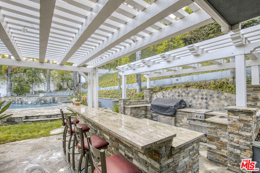 3690 Crownridge Dr