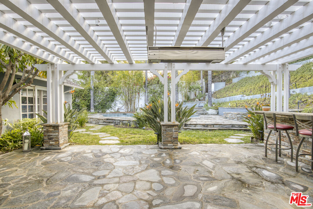 3690 Crownridge Dr