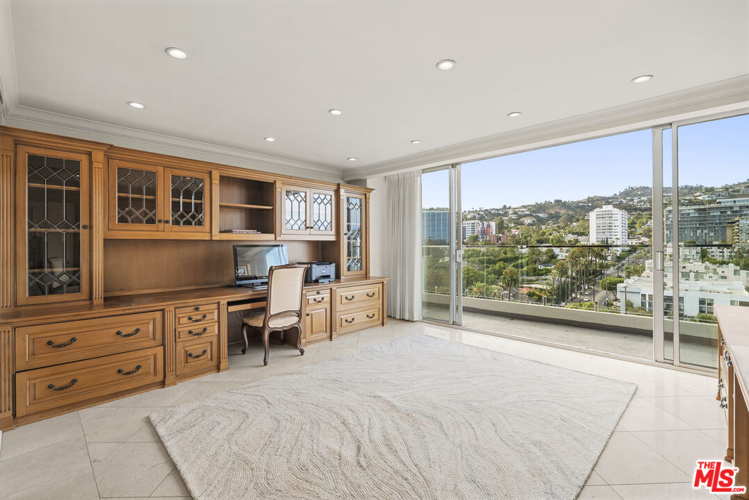 838 N Doheny Dr Unit: C