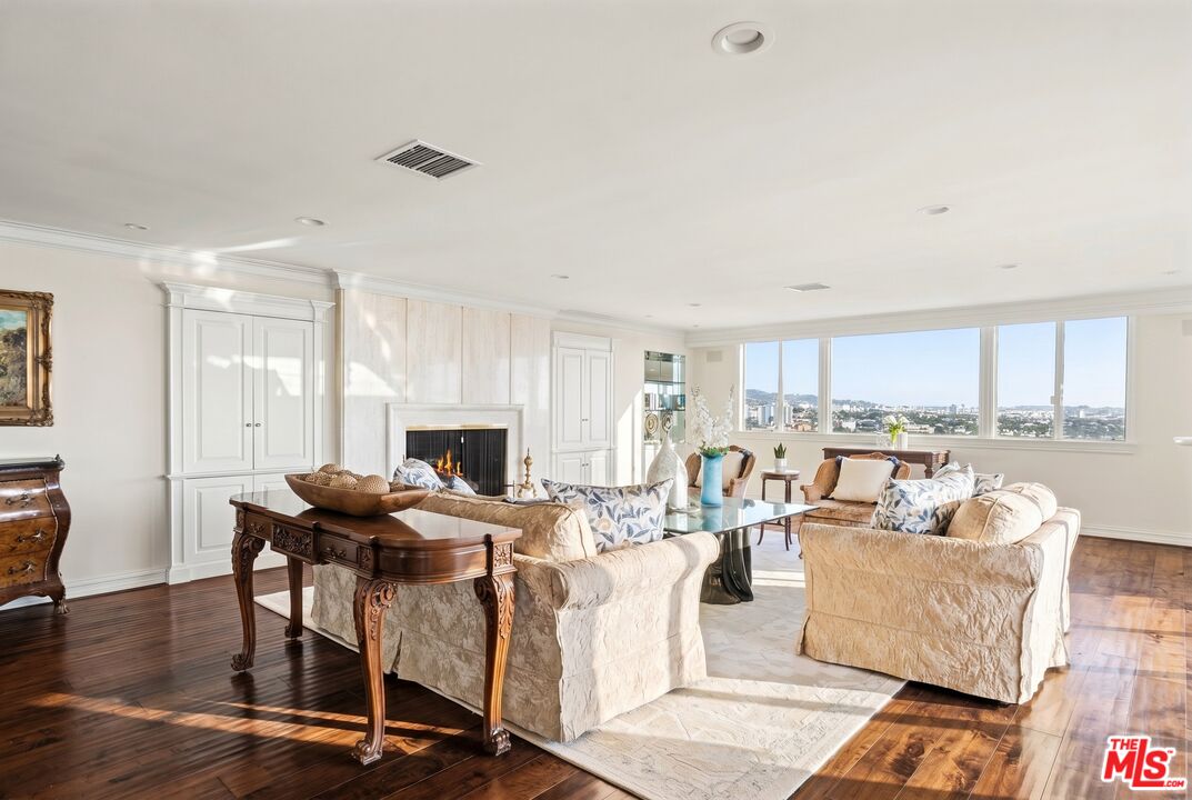 838 N Doheny Dr Unit: C