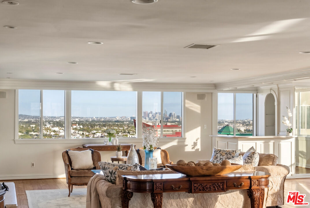 838 N Doheny Dr Unit: C