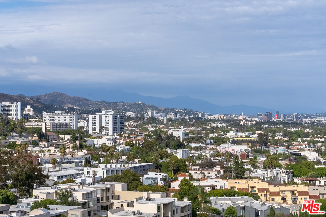 838 N Doheny Dr Unit: C