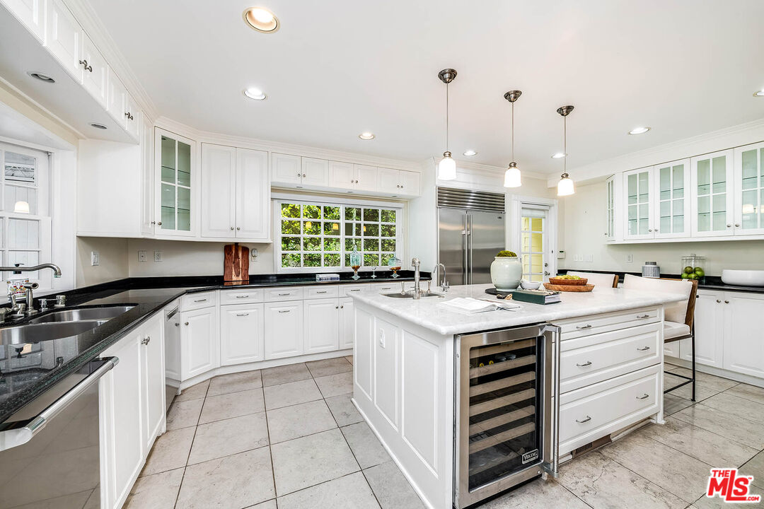 547 Loring Ave