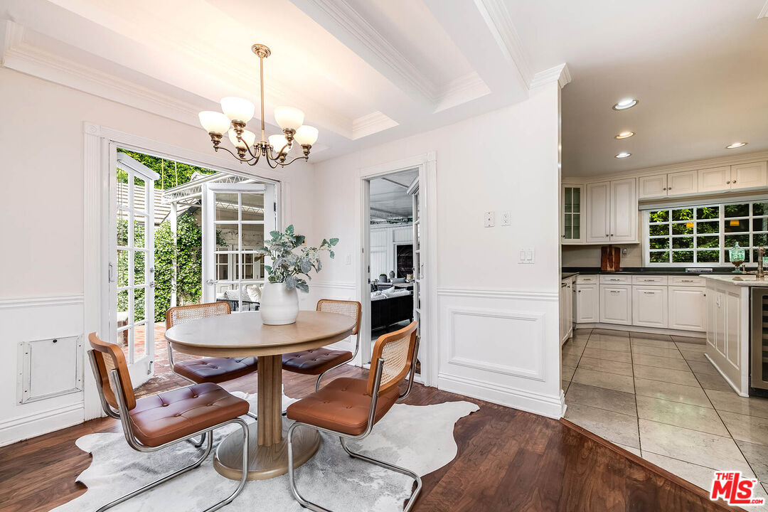 547 Loring Ave