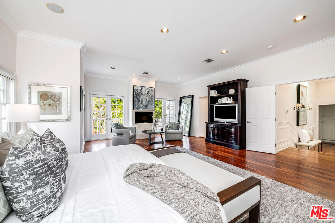 547 Loring Ave