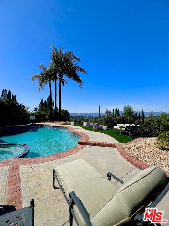 3819 Vista Linda Dr