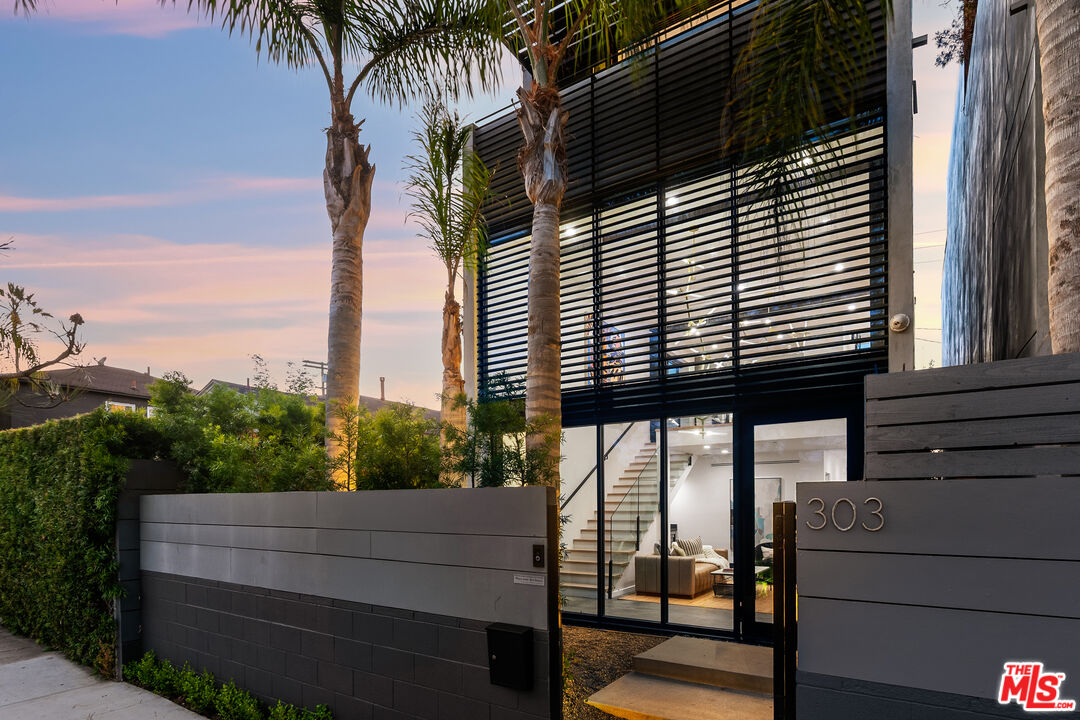303 Venice Way
