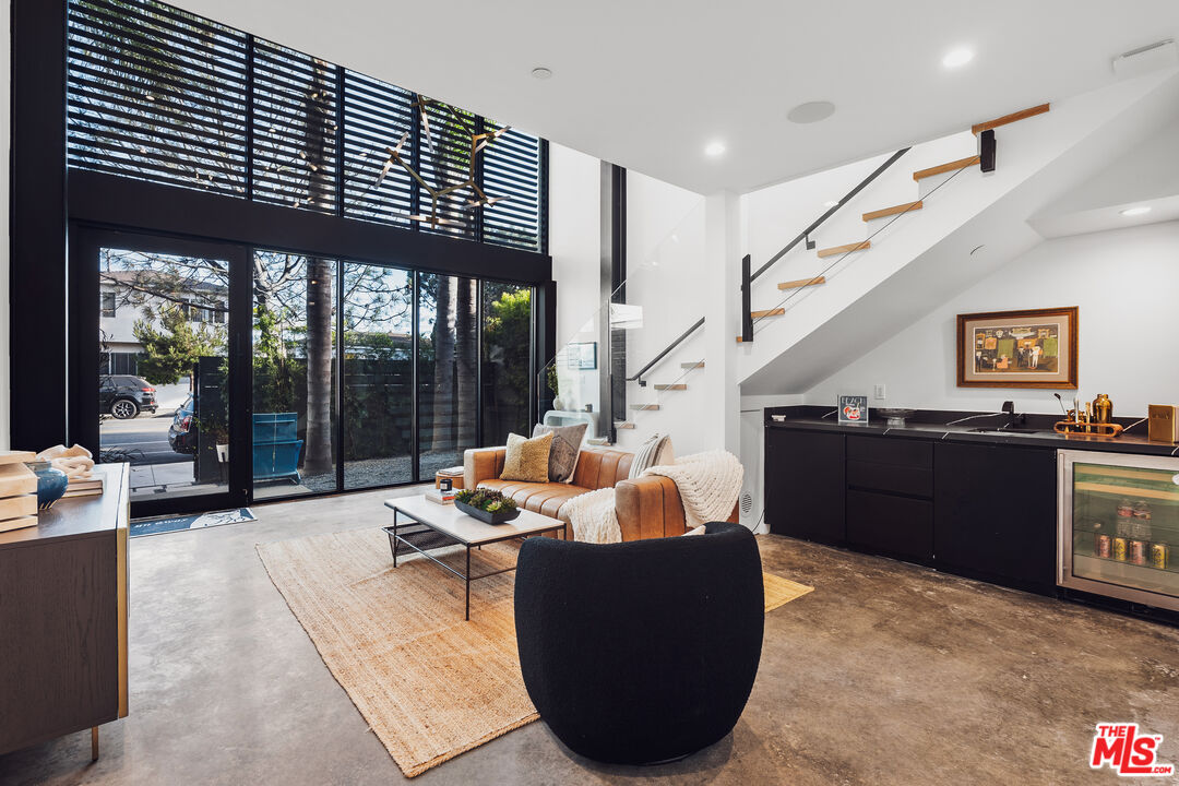 303 Venice Way