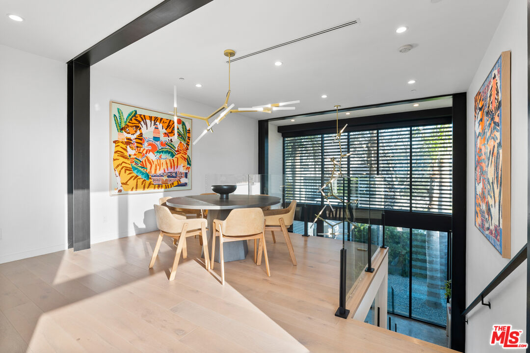 303 Venice Way
