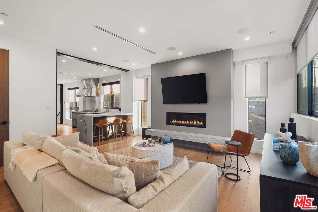 303 Venice Way