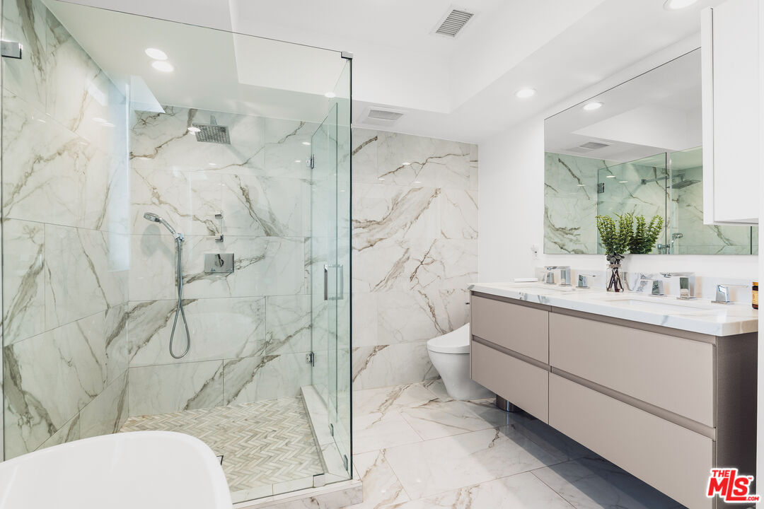 303 Venice Way