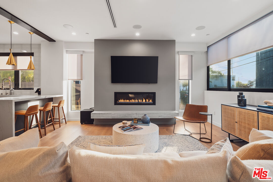 303 Venice Way