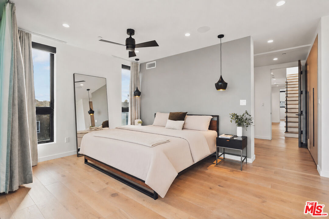 303 Venice Way