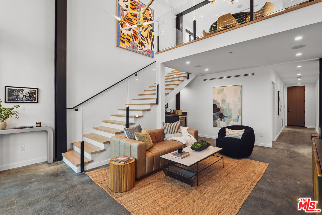 303 Venice Way