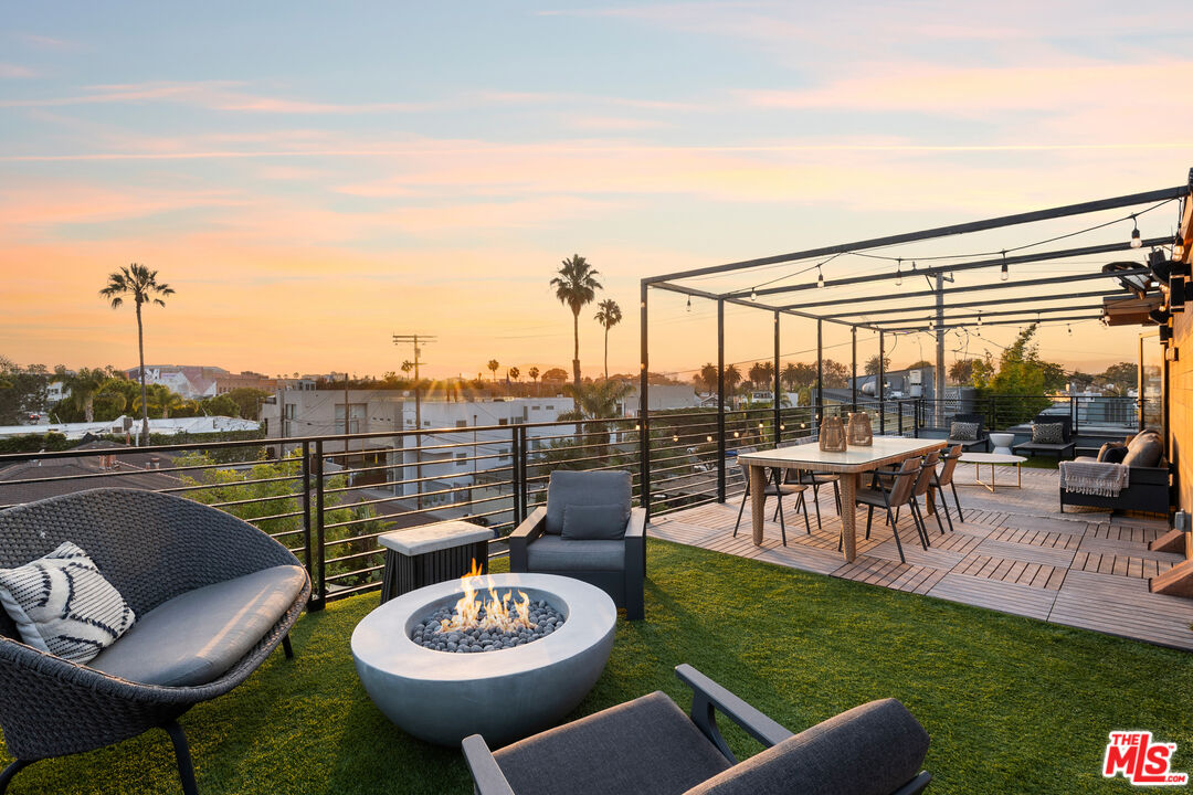 303 Venice Way