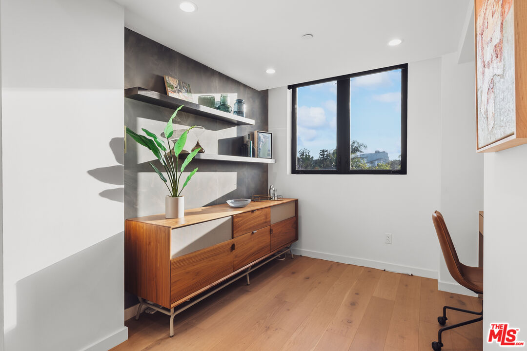 303 Venice Way